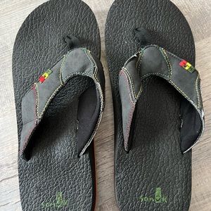 Men’s black Sanuk flip flops